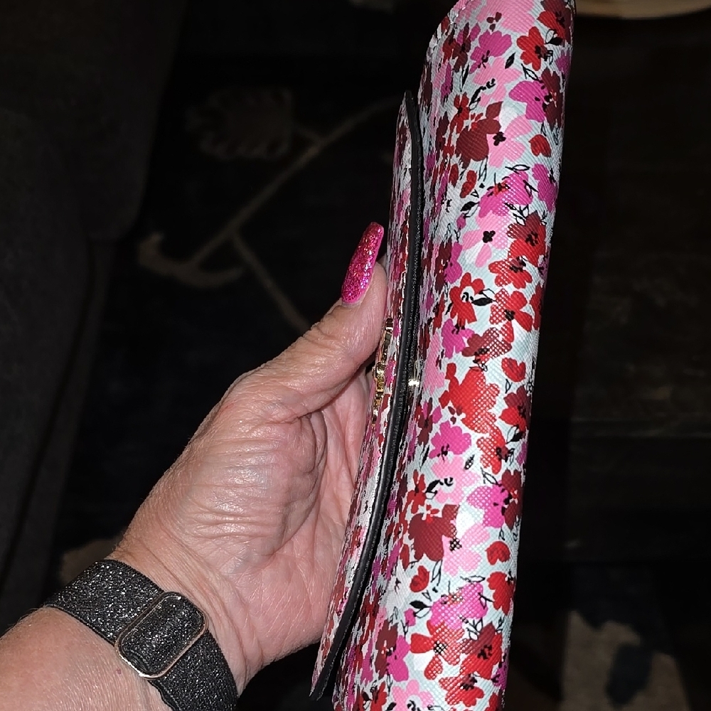 Elegant Floral Clutch with Gold Chain - Picture 5 of 6